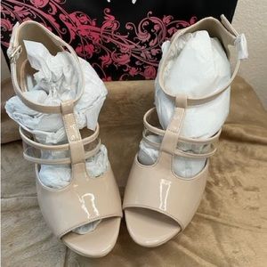 Qupid Artic-06 Nude Pat Heels